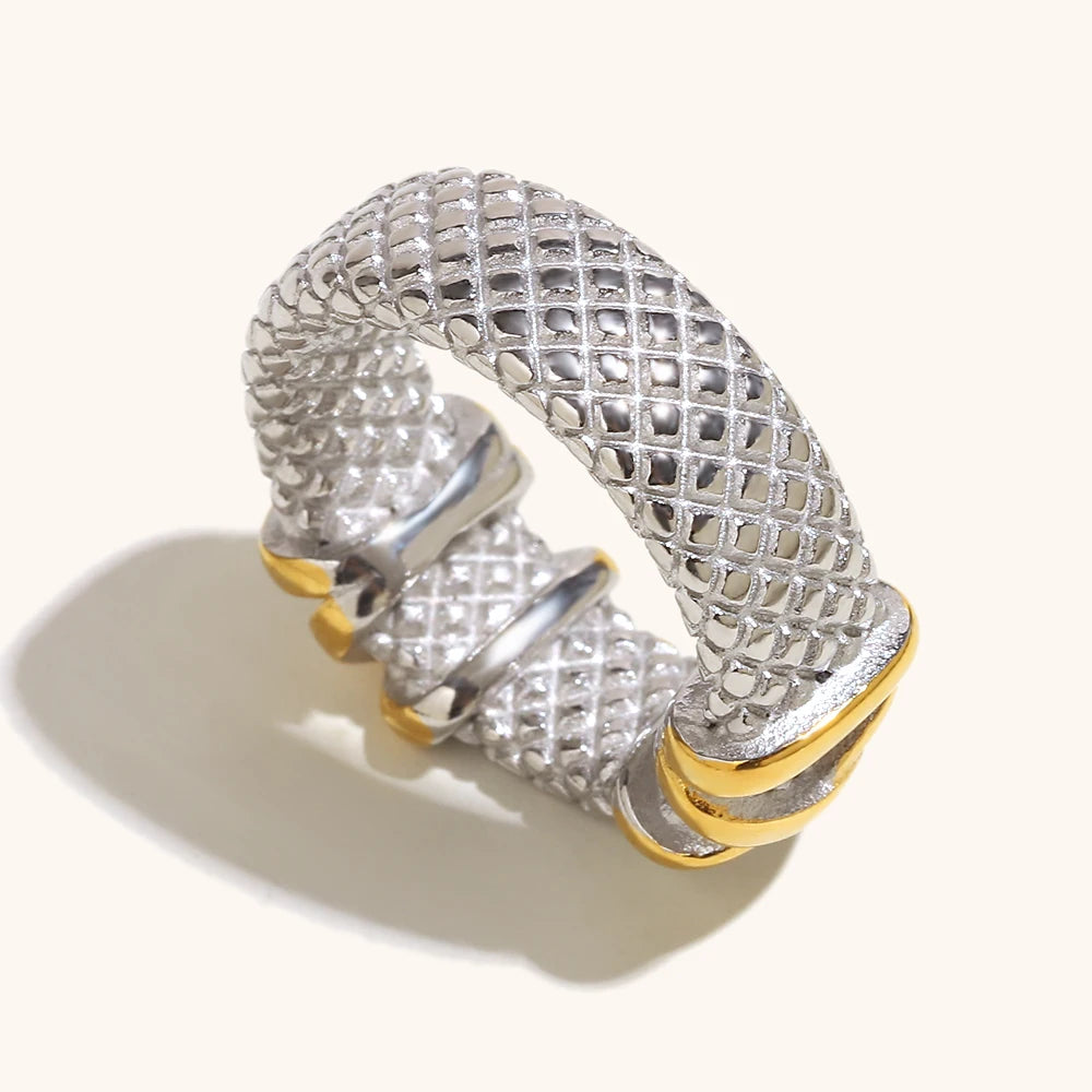 La.Muses – Scaled Harmony Ring 18K