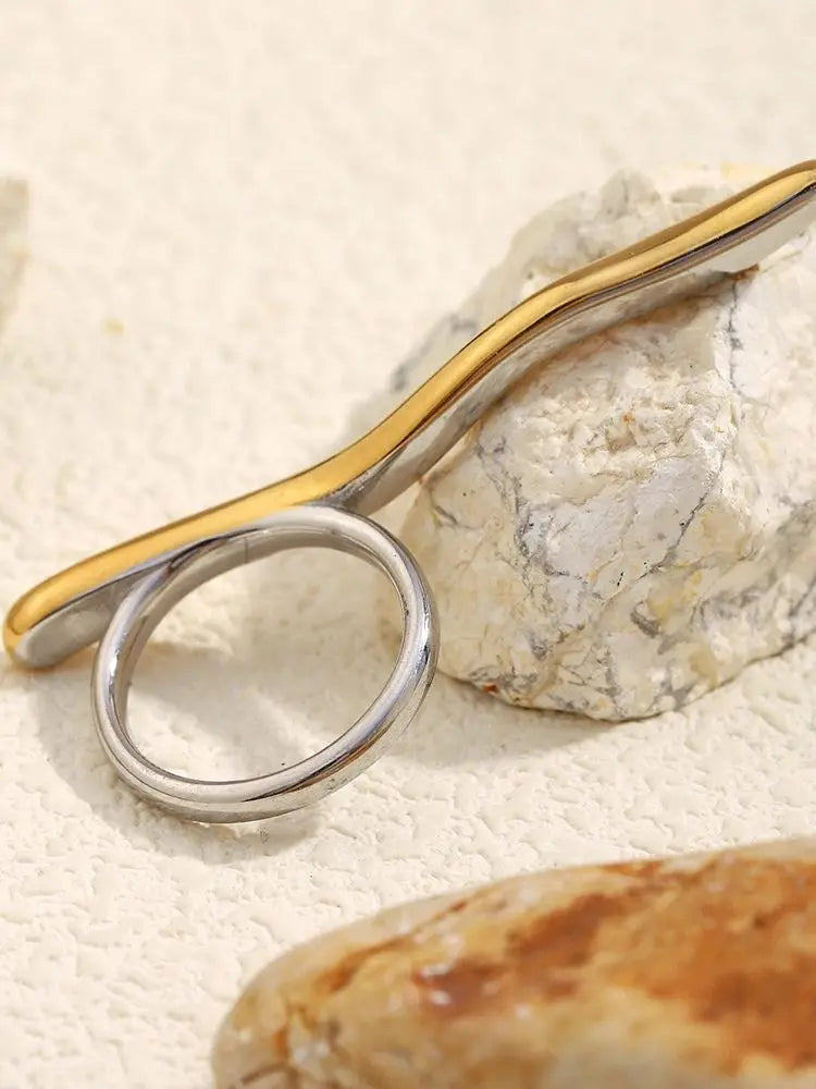 La.Muses â Long Line Ring 18K