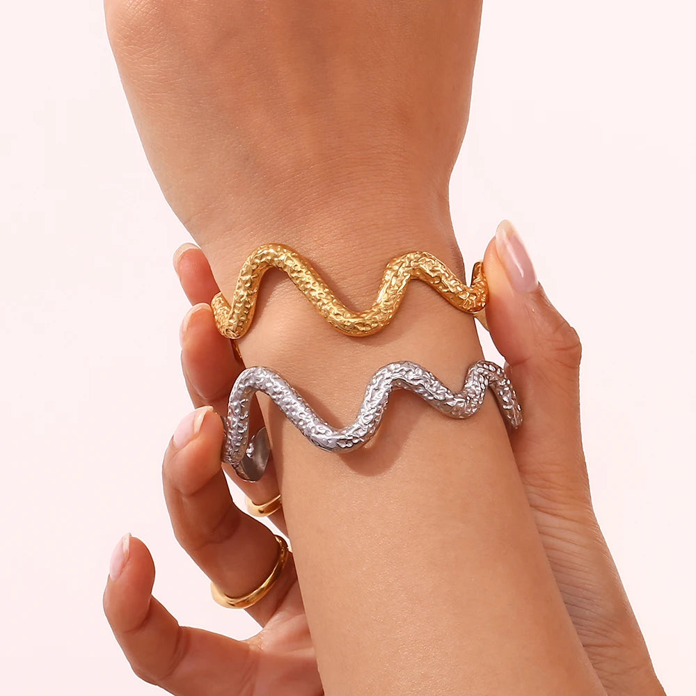 La.Muses – Hammer Snake Cuff 18K