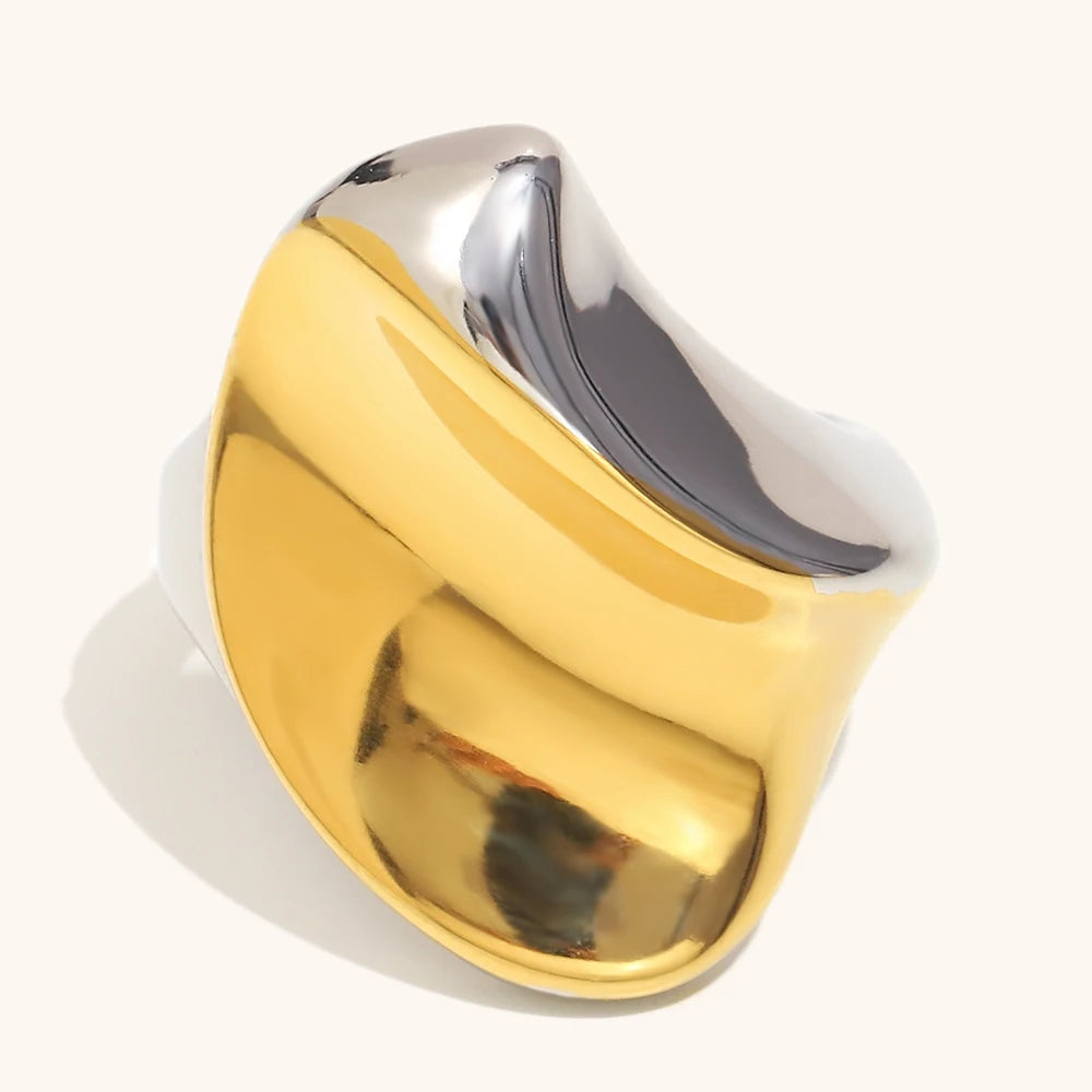 La.Muses – Twisted 3 Dimension Ring 18K