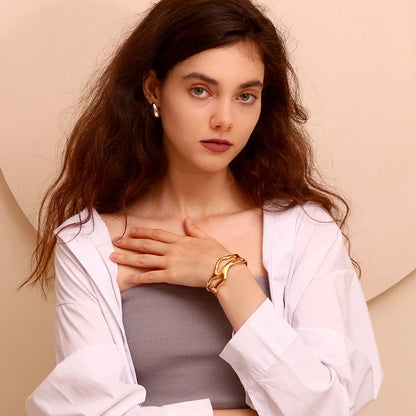 La.Muses – Wave Motion Cuff 18K