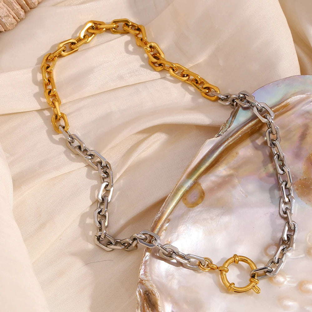 La.Muses – Spring Buckle Chain 18K