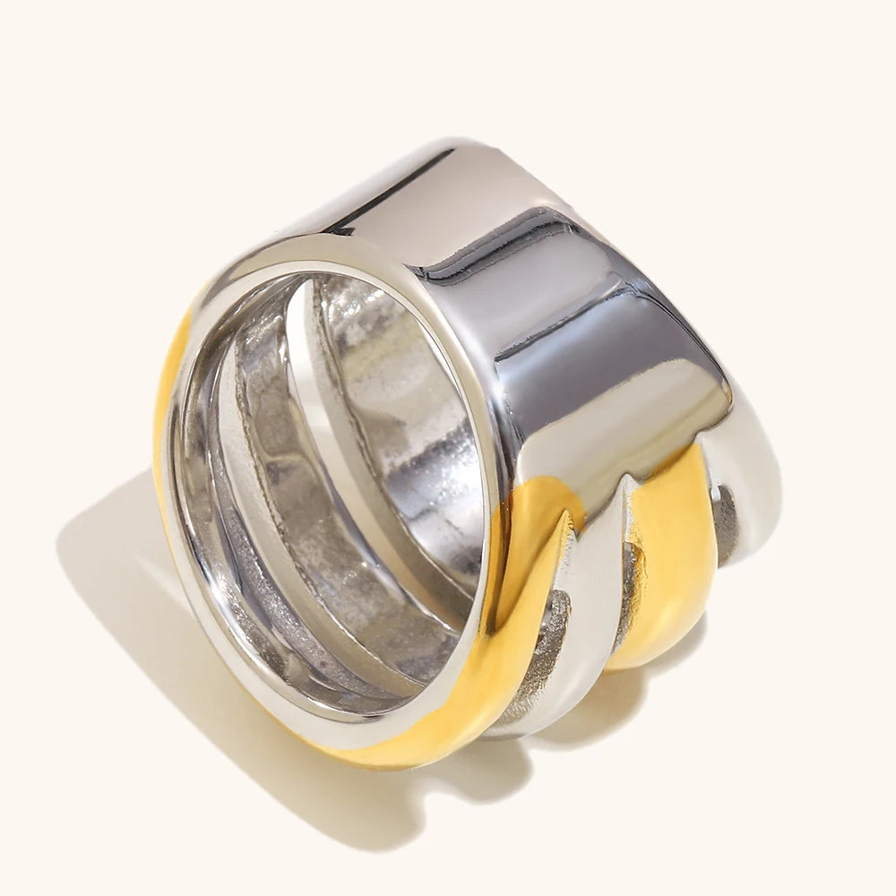 La.Muses – Twisted Harmony Ring 18K