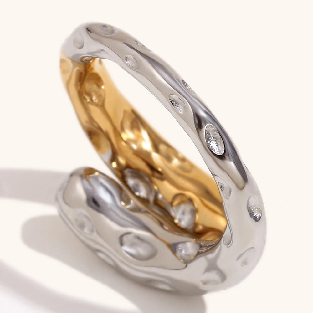 La.Muses – Irregular Hammer Ring 18K