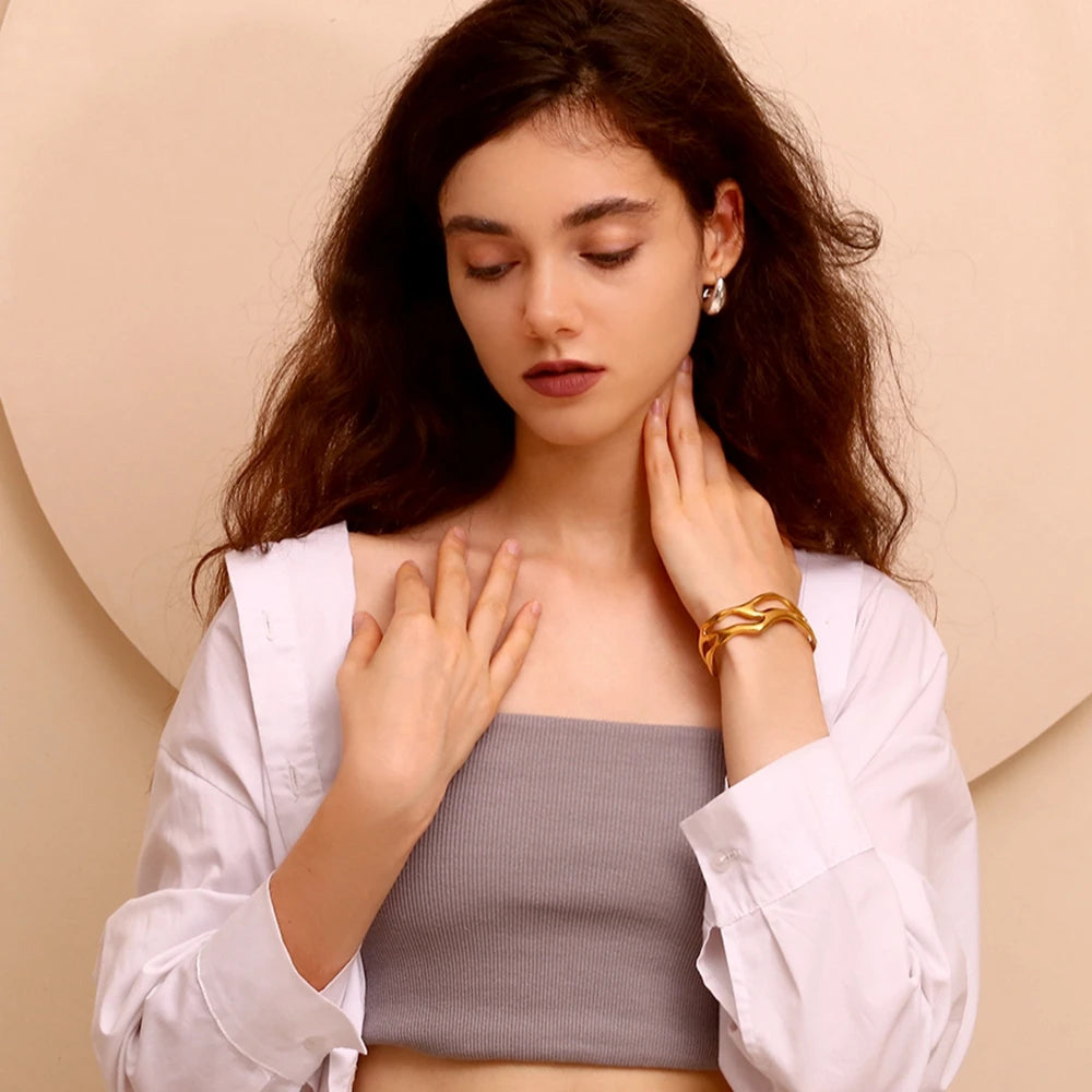 La.Muses – Wave Motion Cuff 18K