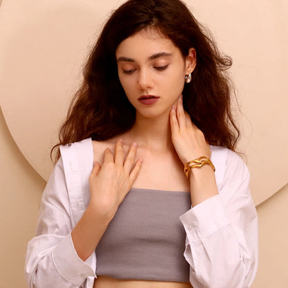 La.Muses – Wave Motion Cuff 18K