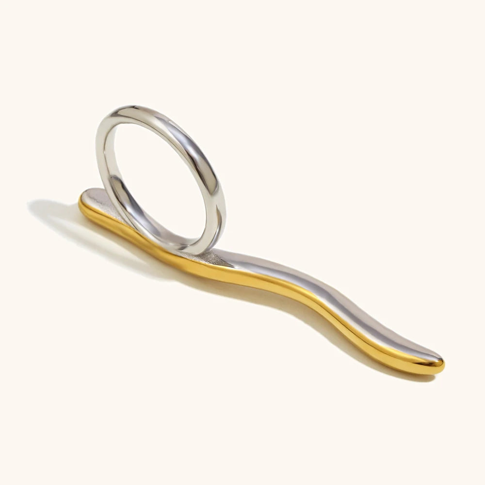La.Muses – Long Line Ring 18K