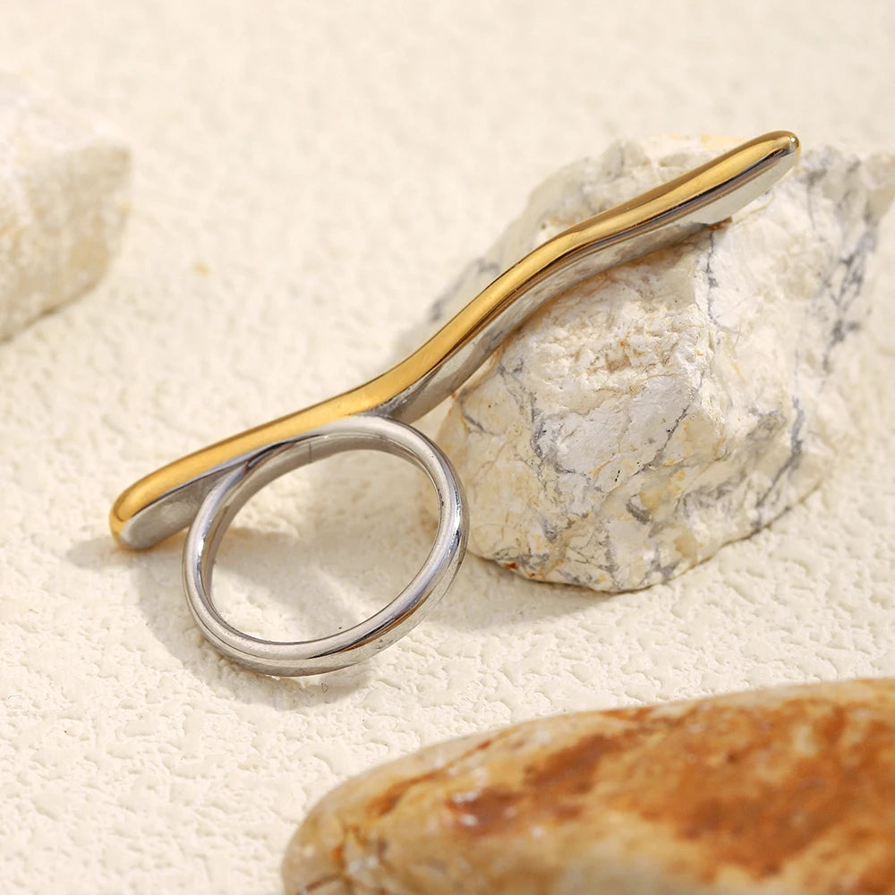 La.Muses – Long Line Ring 18K