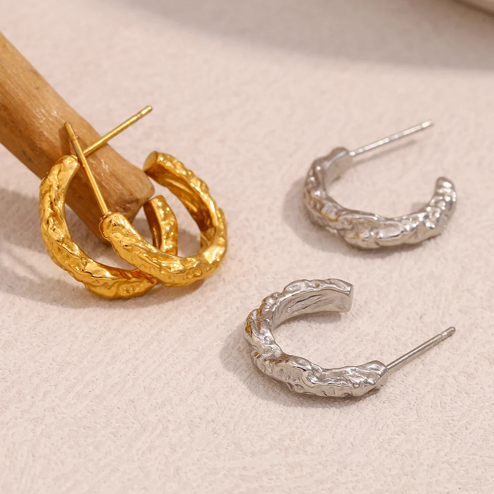 La.Muses – Sculptural C-Hoop 18K