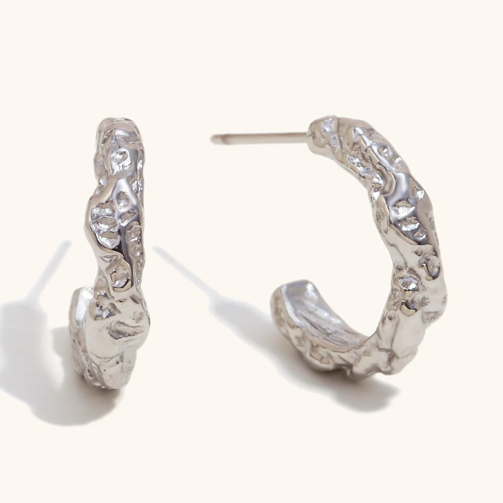 La.Muses – Sculptural C-Hoop 18K