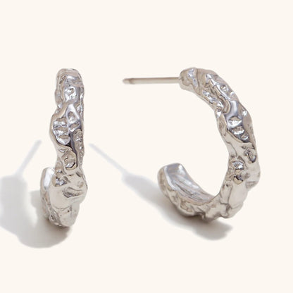 La.Muses – Sculptural C-Hoop 18K