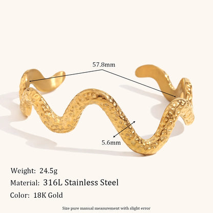 La.Muses – Hammer Snake Cuff 18K