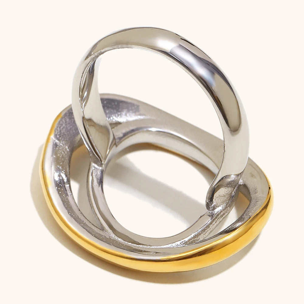 La.Muses – Oval Splice Ring 18K
