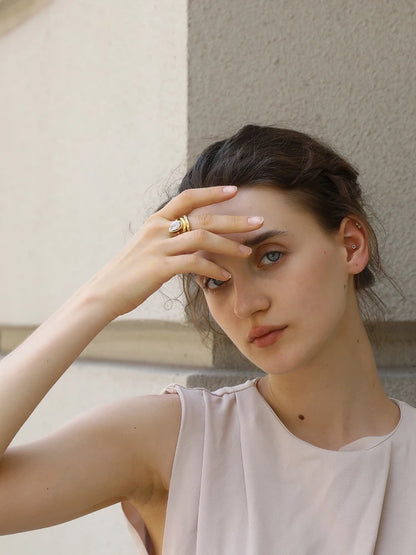 La.Muses – Golden Waves Zircon Ring 18K