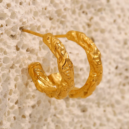 La.Muses – Sculptural C-Hoop 18K