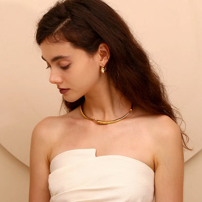 La.Muses – Hook Bold Earrings 18K