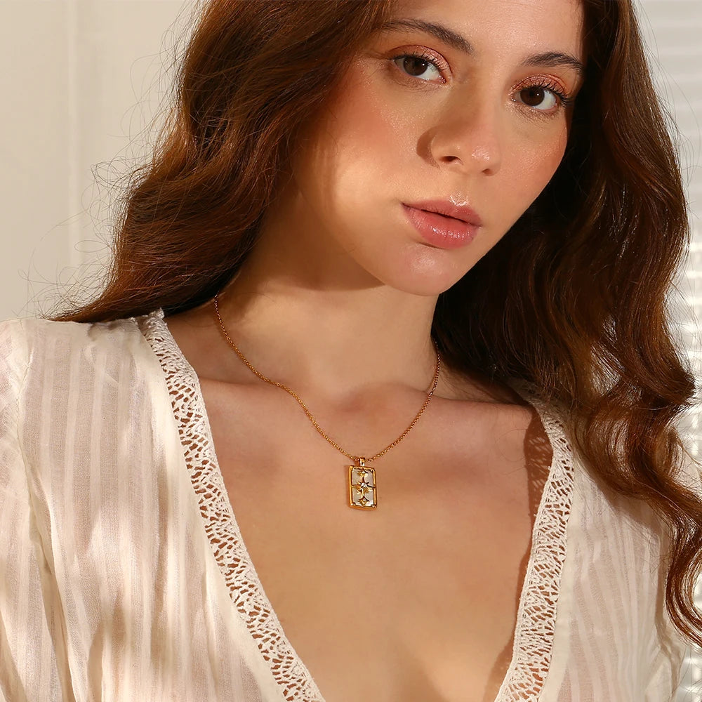 La.Muses – North Star Necklace 18K