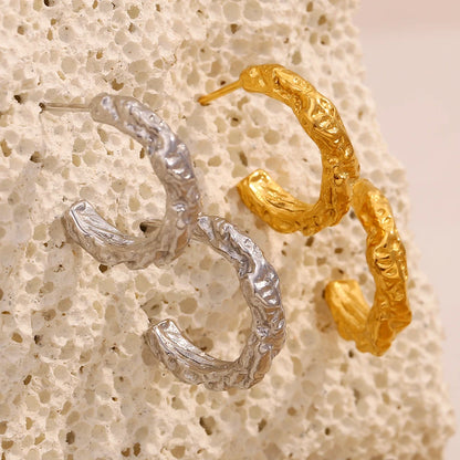 La.Muses – Sculptural C-Hoop 18K